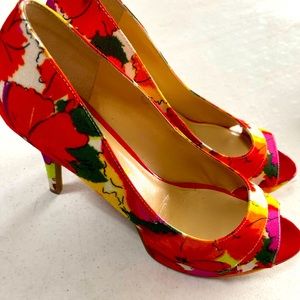 Flower platform heels
